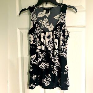White House Black Market Women’s Layered Ruffle Top Size Small XXS.